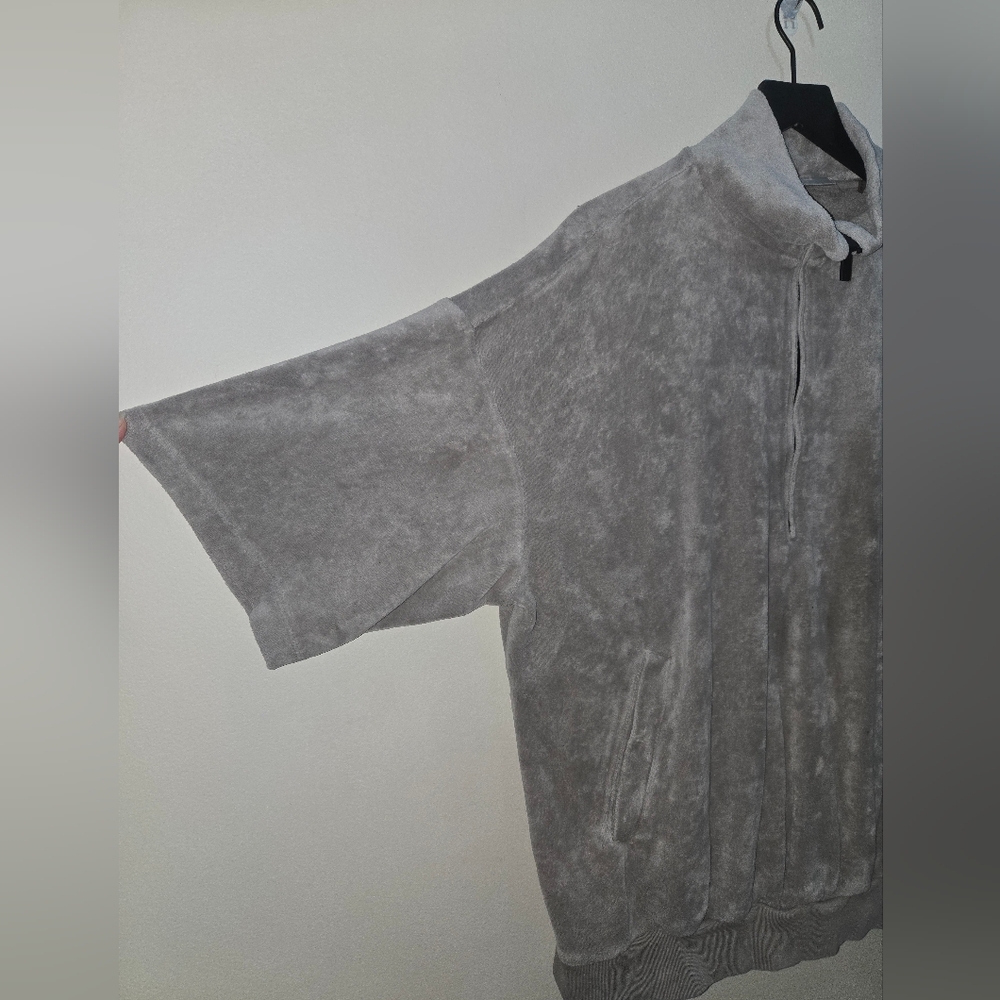 Fear of God Essentials Velour Half-Zip Short Sleeve Pullover Concrete Gray Large - Picture 4 of 7